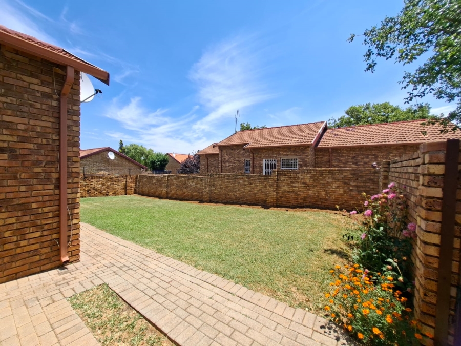 To Let 2 Bedroom Property for Rent in Kyalami Hills Gauteng