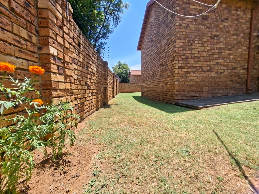 To Let 2 Bedroom Property for Rent in Kyalami Hills Gauteng
