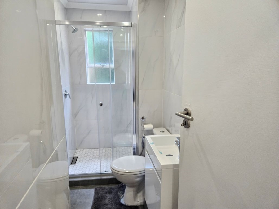 To Let 2 Bedroom Property for Rent in Sandown Gauteng