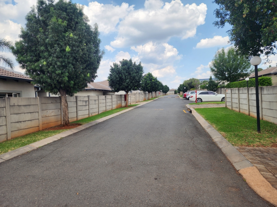 2 Bedroom Property for Sale in Amorosa Gauteng