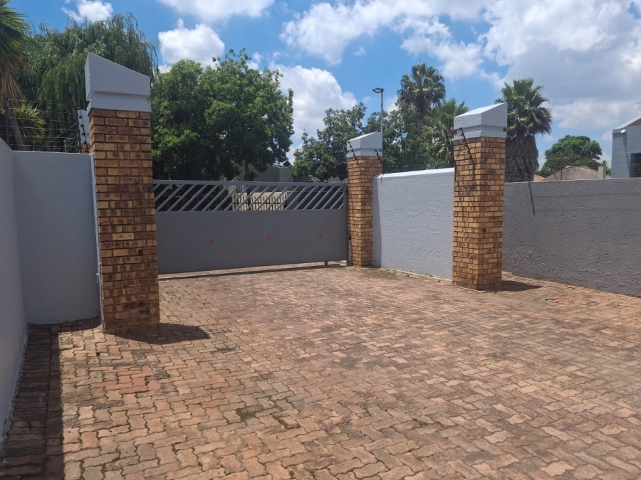 2 Bedroom Property for Sale in Beyers Park Gauteng