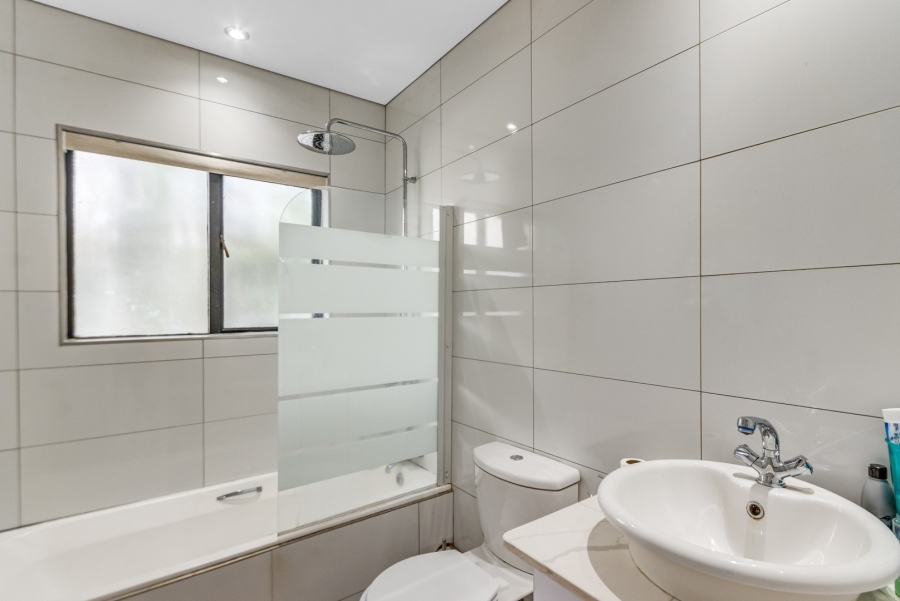 4 Bedroom Property for Sale in Cedar Lakes Gauteng