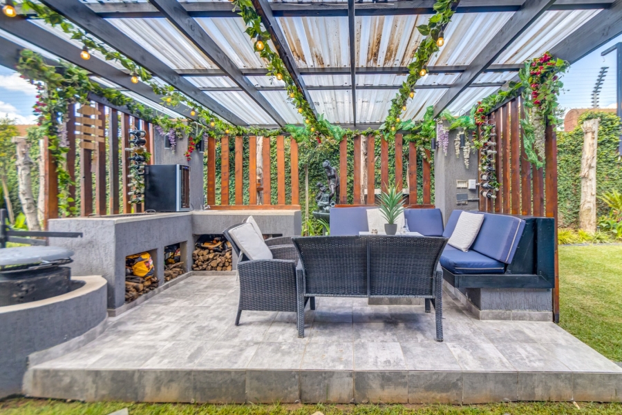 4 Bedroom Property for Sale in Cedar Lakes Gauteng