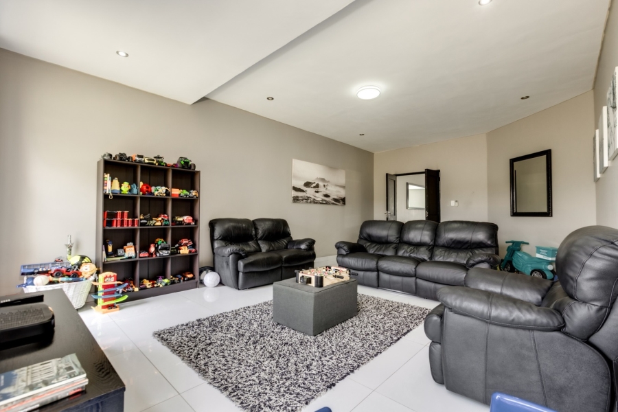 5 Bedroom Property for Sale in Lanseria Gauteng