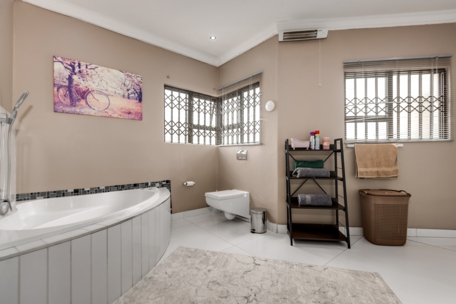 5 Bedroom Property for Sale in Lanseria Gauteng