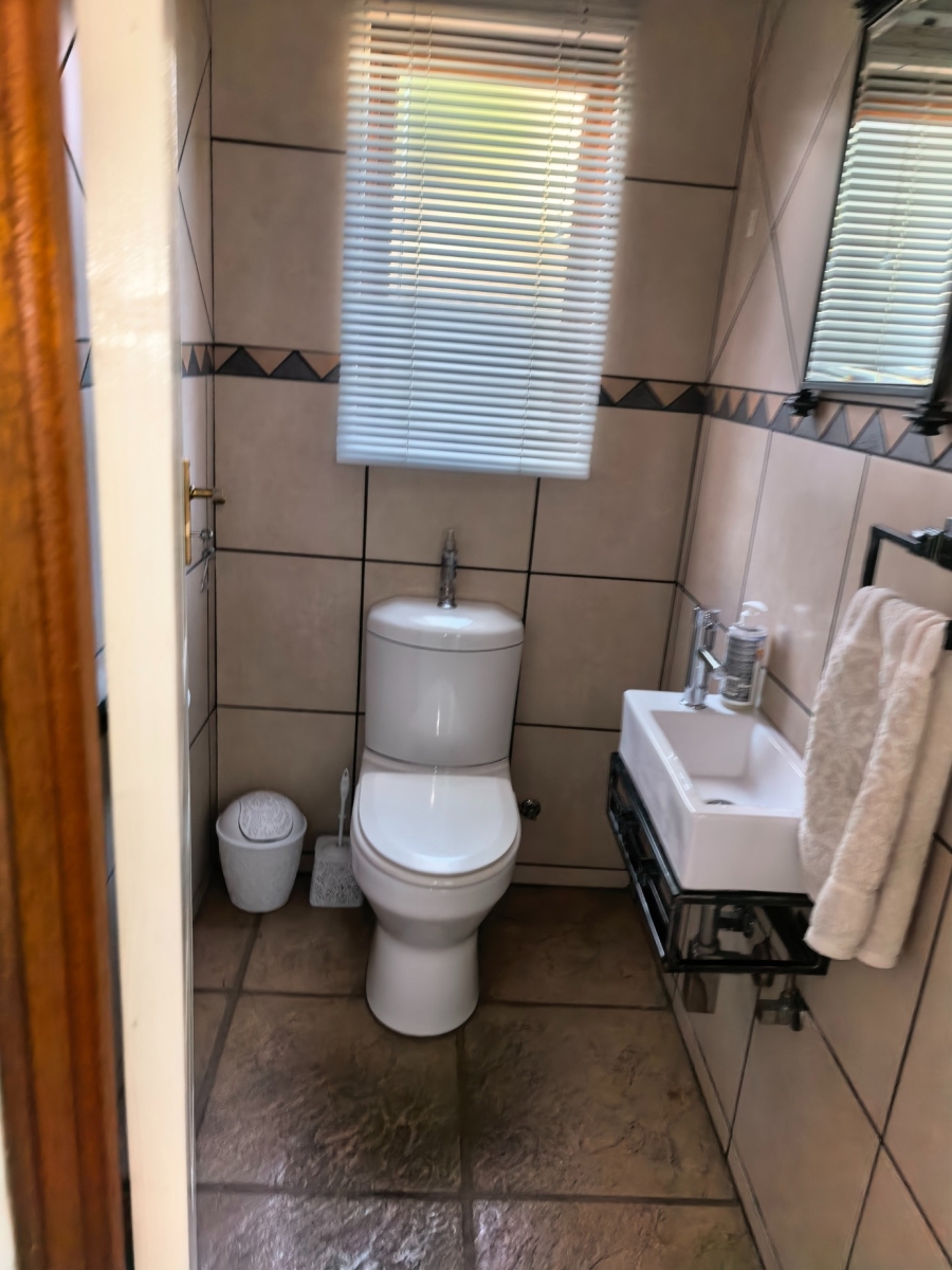 4 Bedroom Property for Sale in Sonneveld Gauteng