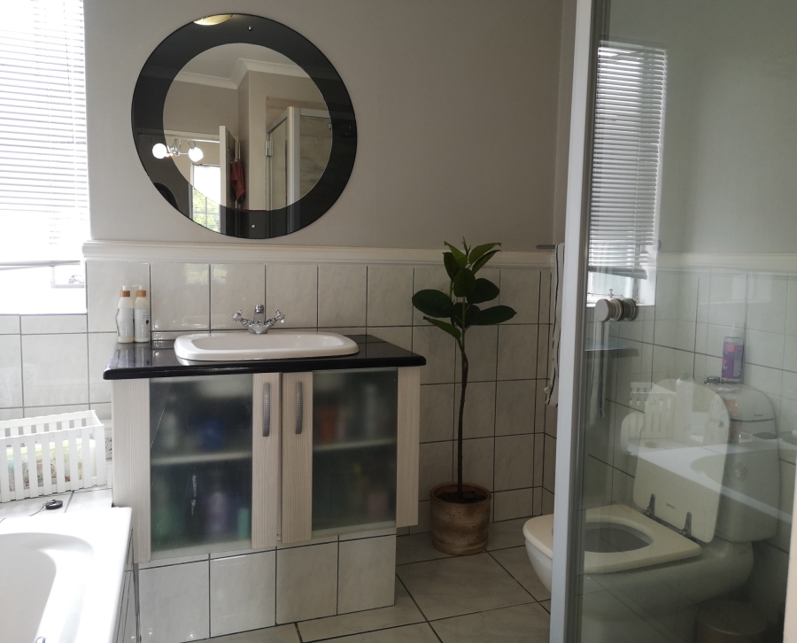 To Let 2 Bedroom Property for Rent in Dunkeld West Gauteng