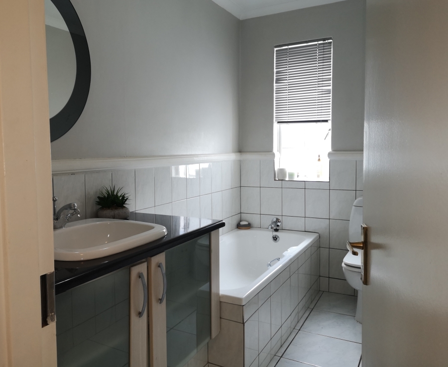 To Let 2 Bedroom Property for Rent in Dunkeld West Gauteng