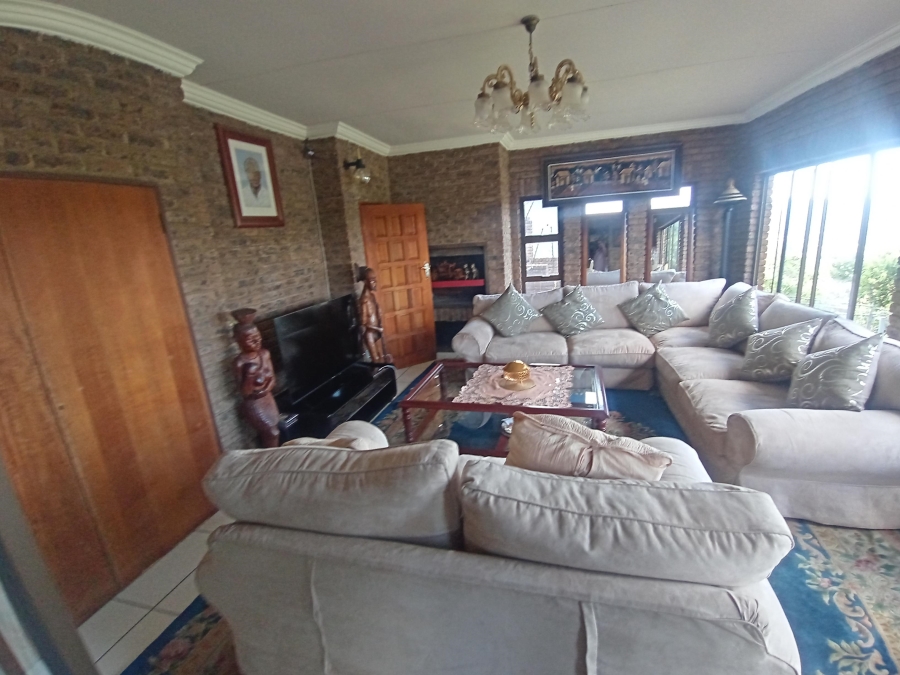 5 Bedroom Property for Sale in Mondeor Gauteng