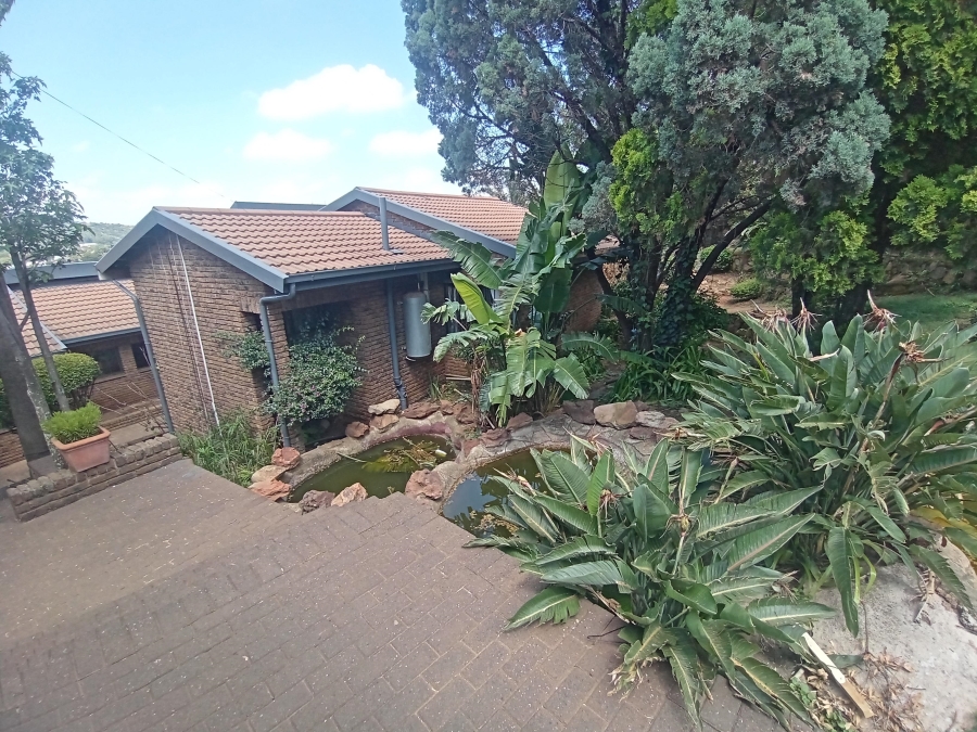 5 Bedroom Property for Sale in Mondeor Gauteng