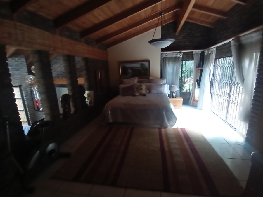 5 Bedroom Property for Sale in Mondeor Gauteng