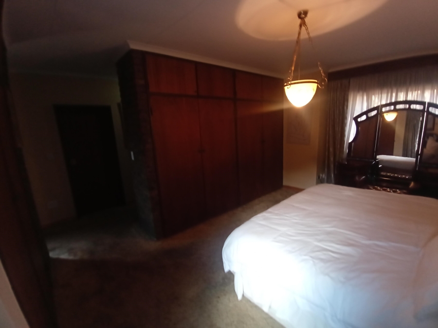 5 Bedroom Property for Sale in Mondeor Gauteng