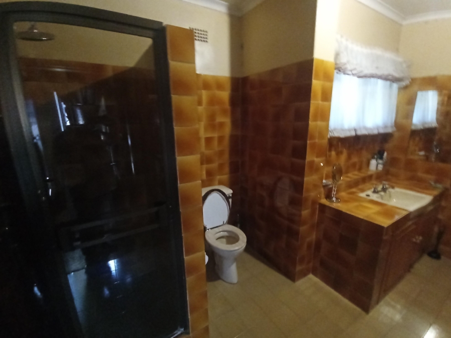 5 Bedroom Property for Sale in Mondeor Gauteng