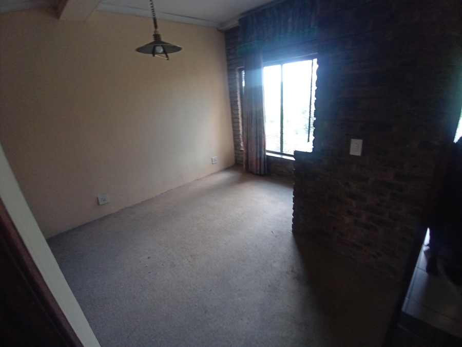 5 Bedroom Property for Sale in Mondeor Gauteng