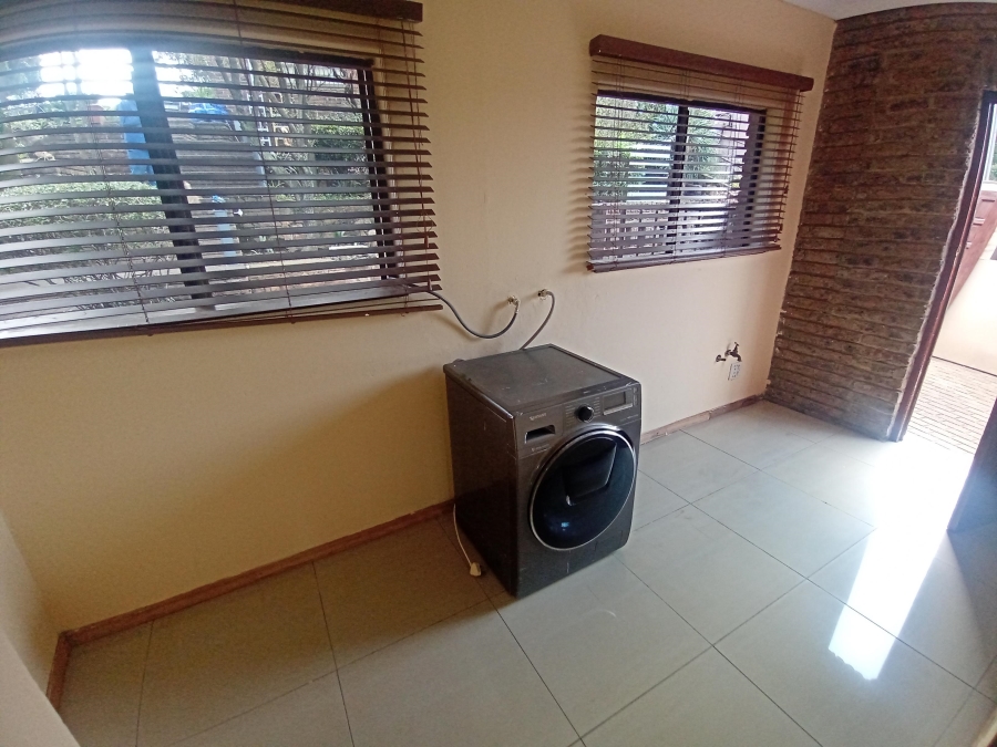 5 Bedroom Property for Sale in Mondeor Gauteng