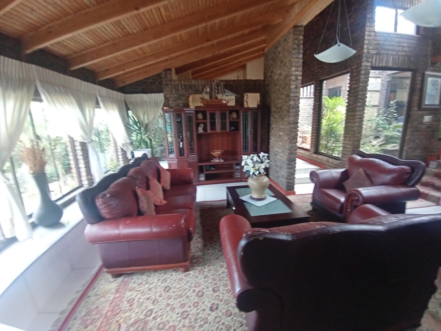 5 Bedroom Property for Sale in Mondeor Gauteng