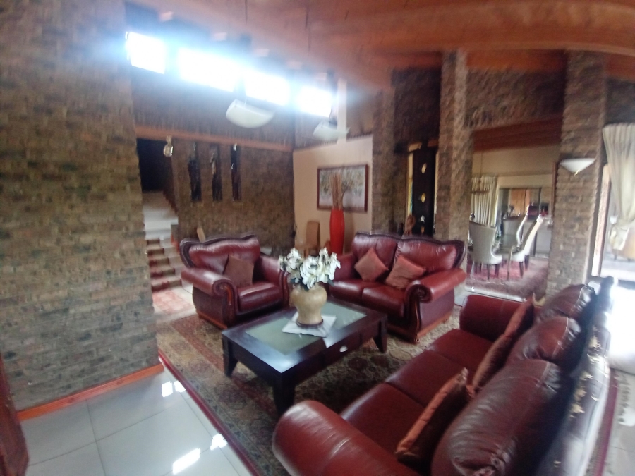 5 Bedroom Property for Sale in Mondeor Gauteng