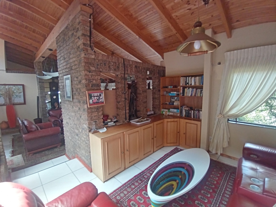 5 Bedroom Property for Sale in Mondeor Gauteng