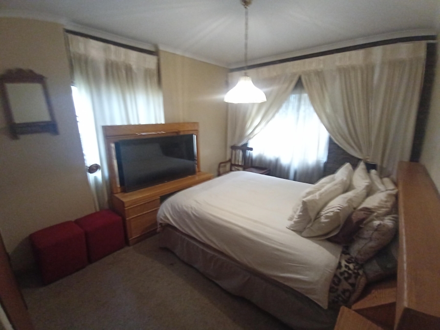 5 Bedroom Property for Sale in Mondeor Gauteng