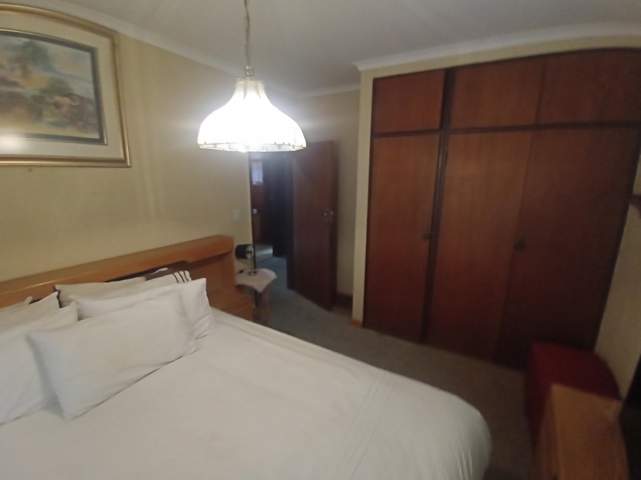 5 Bedroom Property for Sale in Mondeor Gauteng