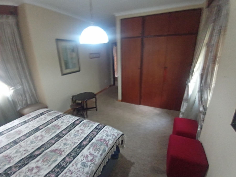 5 Bedroom Property for Sale in Mondeor Gauteng