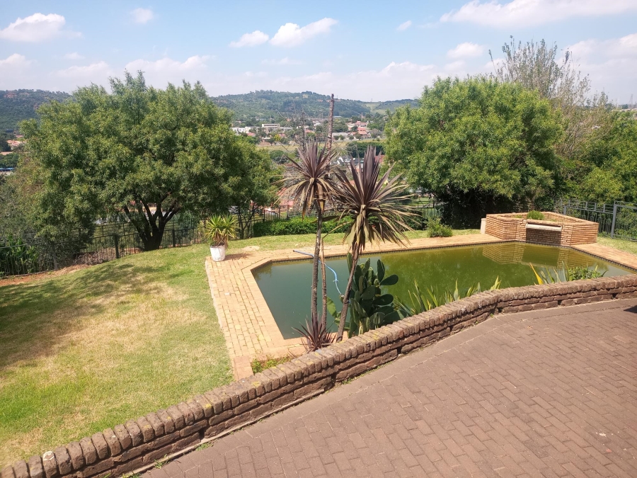 5 Bedroom Property for Sale in Mondeor Gauteng