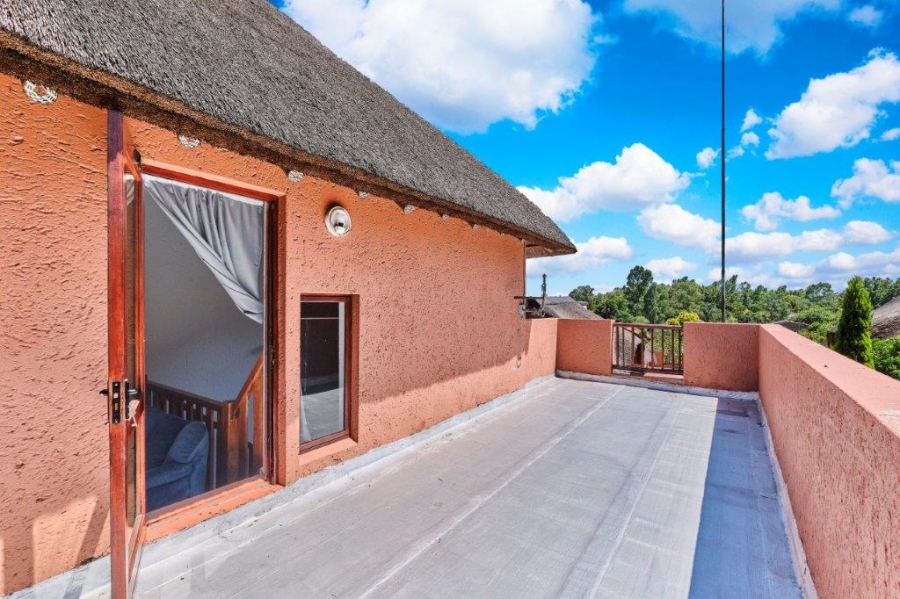 2 Bedroom Property for Sale in Sunninghill Gauteng