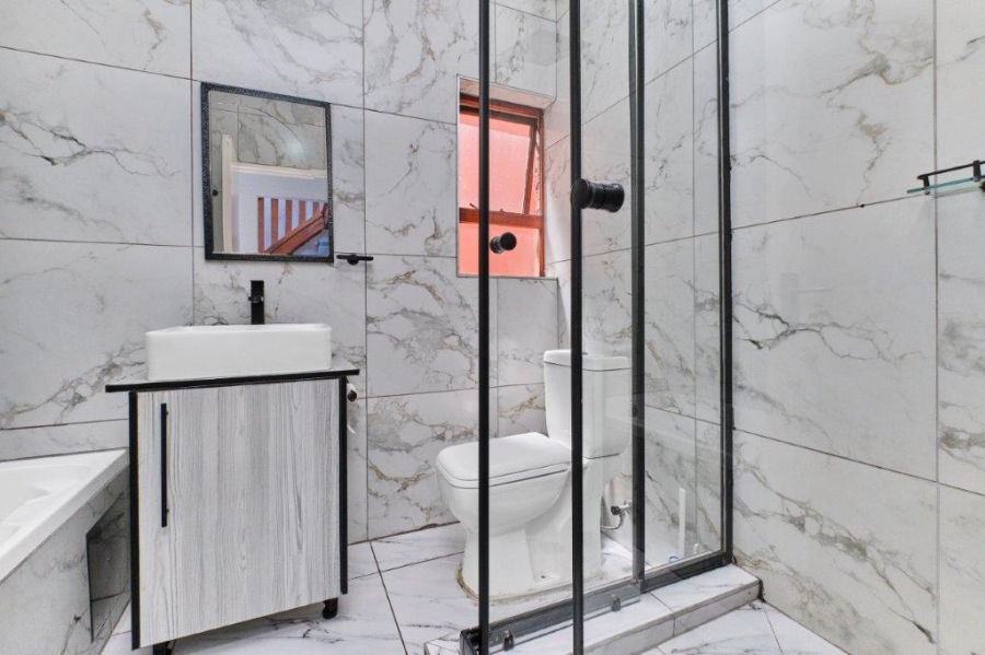 2 Bedroom Property for Sale in Sunninghill Gauteng