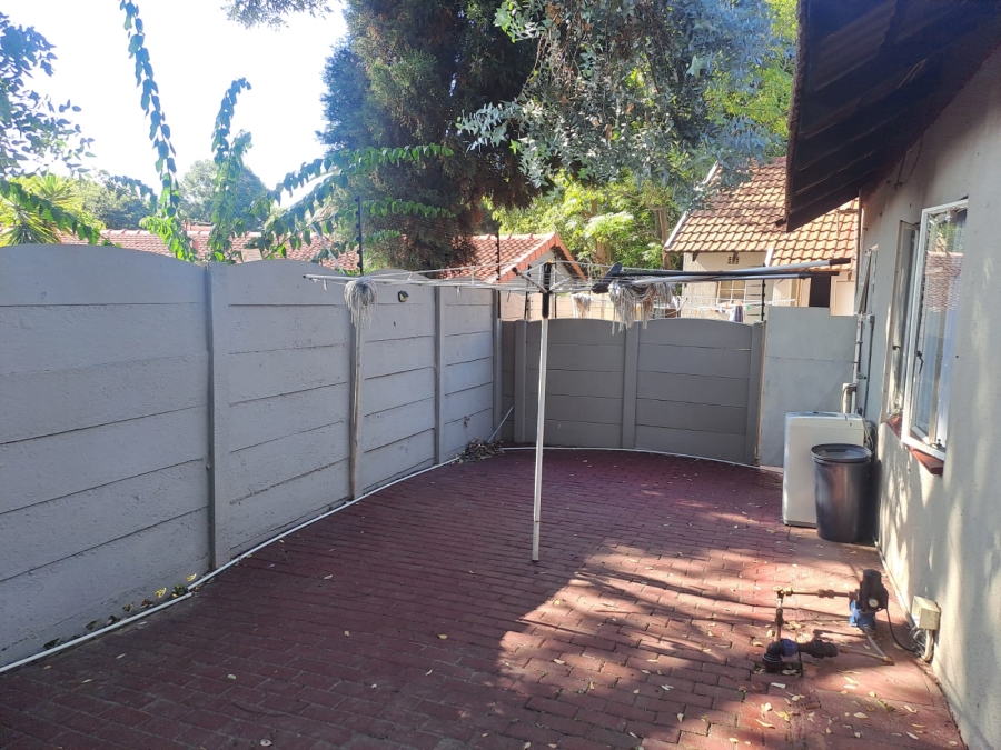 To Let 1 Bedroom Property for Rent in Sandown Estate Gauteng