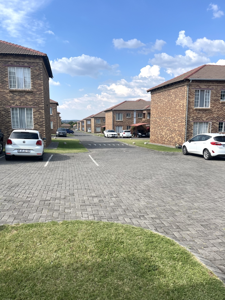 2 Bedroom Property for Sale in Noordwyk Gauteng