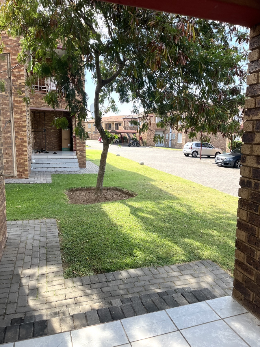 2 Bedroom Property for Sale in Noordwyk Gauteng