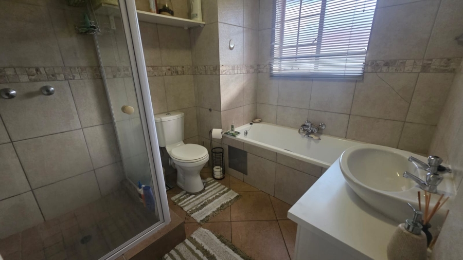 1 Bedroom Property for Sale in The Reeds Gauteng