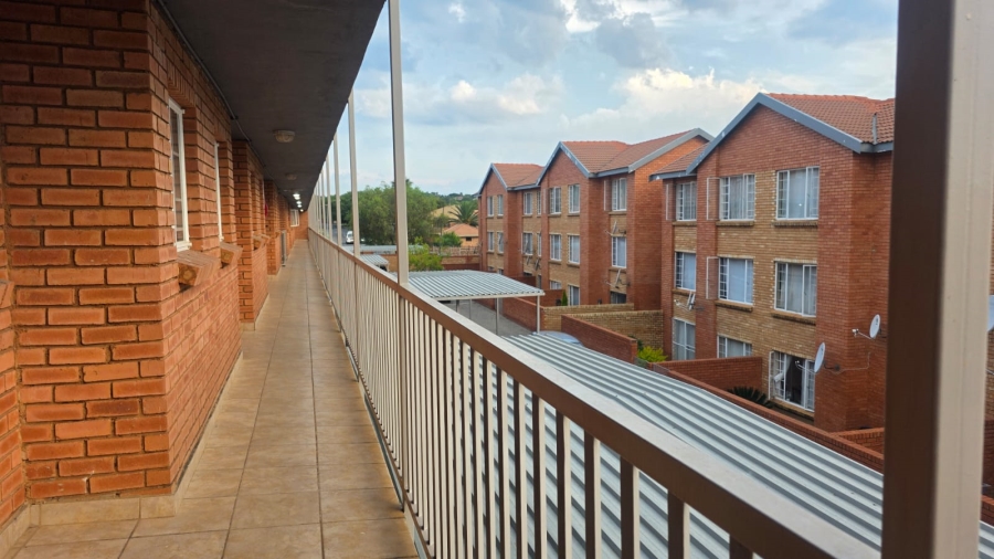 1 Bedroom Property for Sale in The Reeds Gauteng