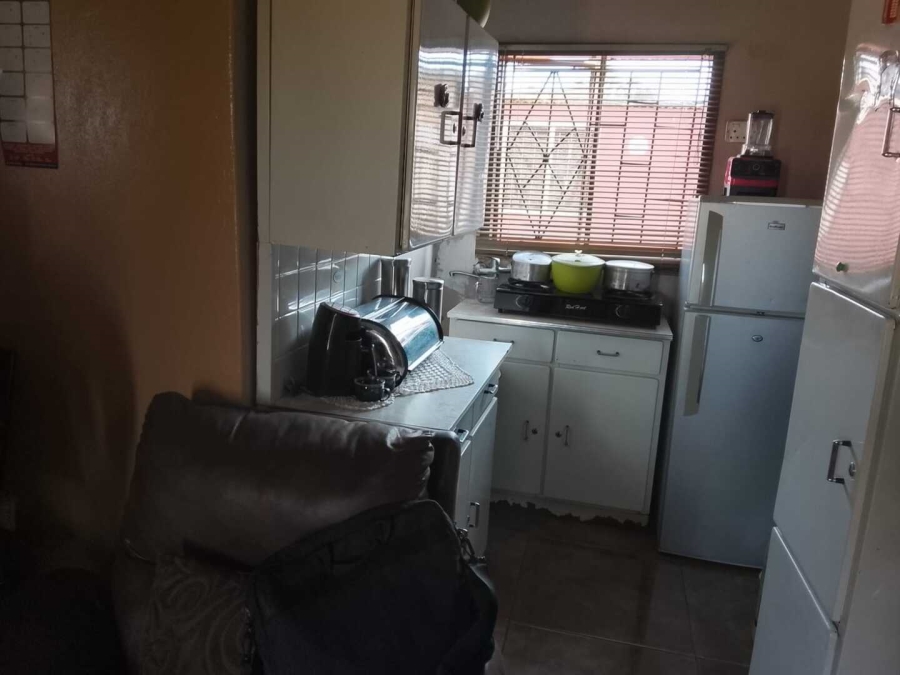 2 Bedroom Property for Sale in Lakeside Gauteng