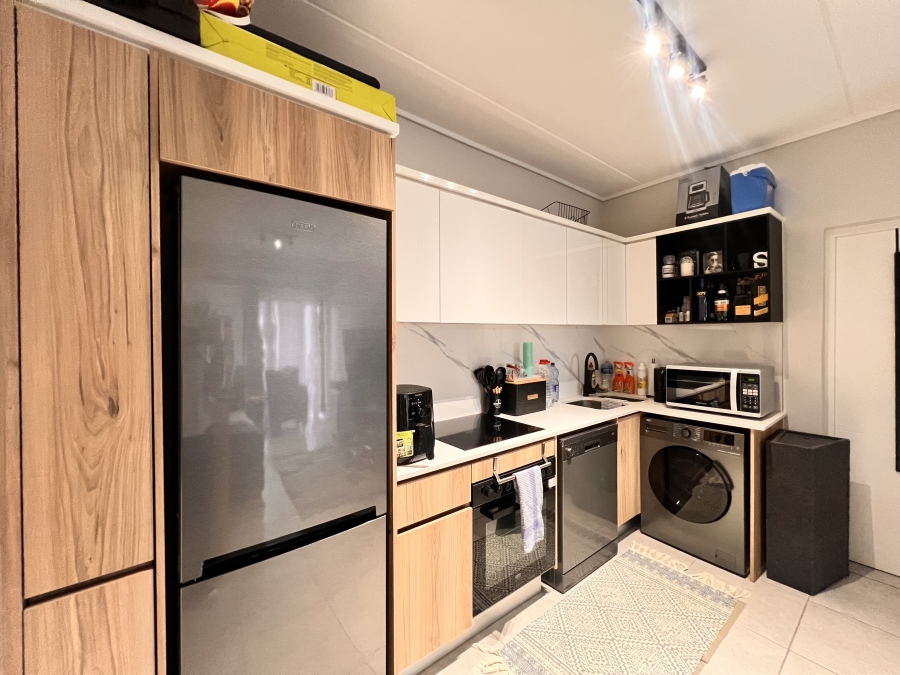 1 Bedroom Property for Sale in Waterfall Gauteng