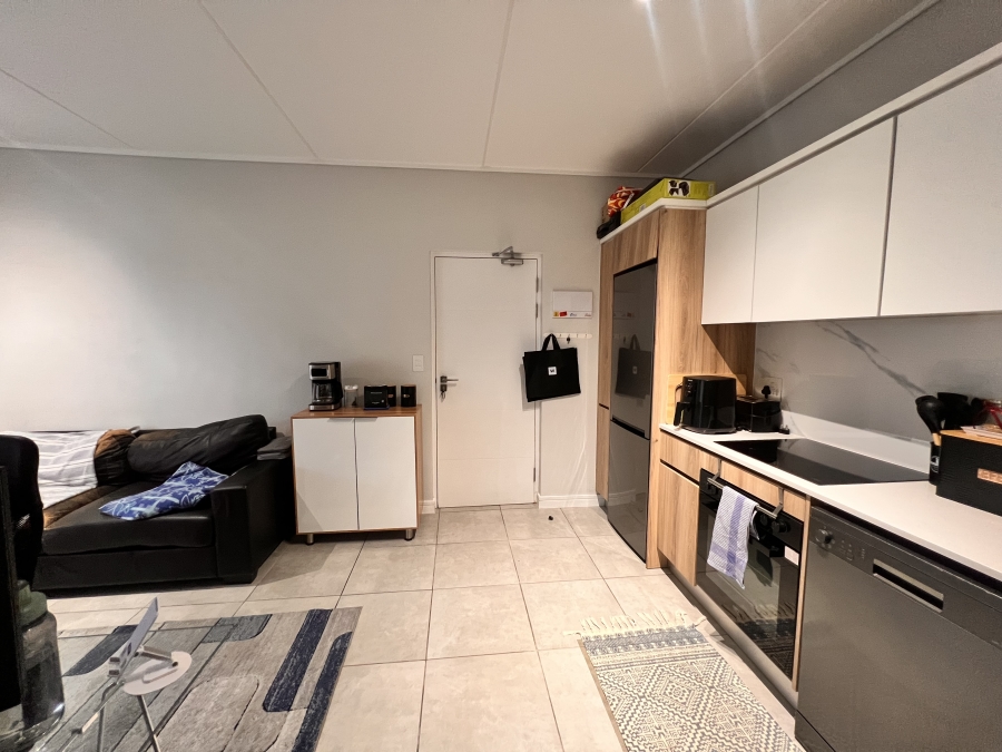 1 Bedroom Property for Sale in Waterfall Gauteng