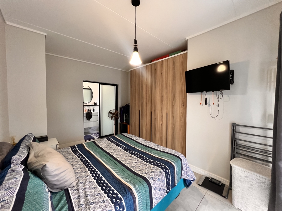 1 Bedroom Property for Sale in Waterfall Gauteng