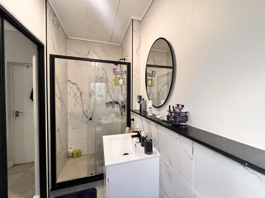 1 Bedroom Property for Sale in Waterfall Gauteng