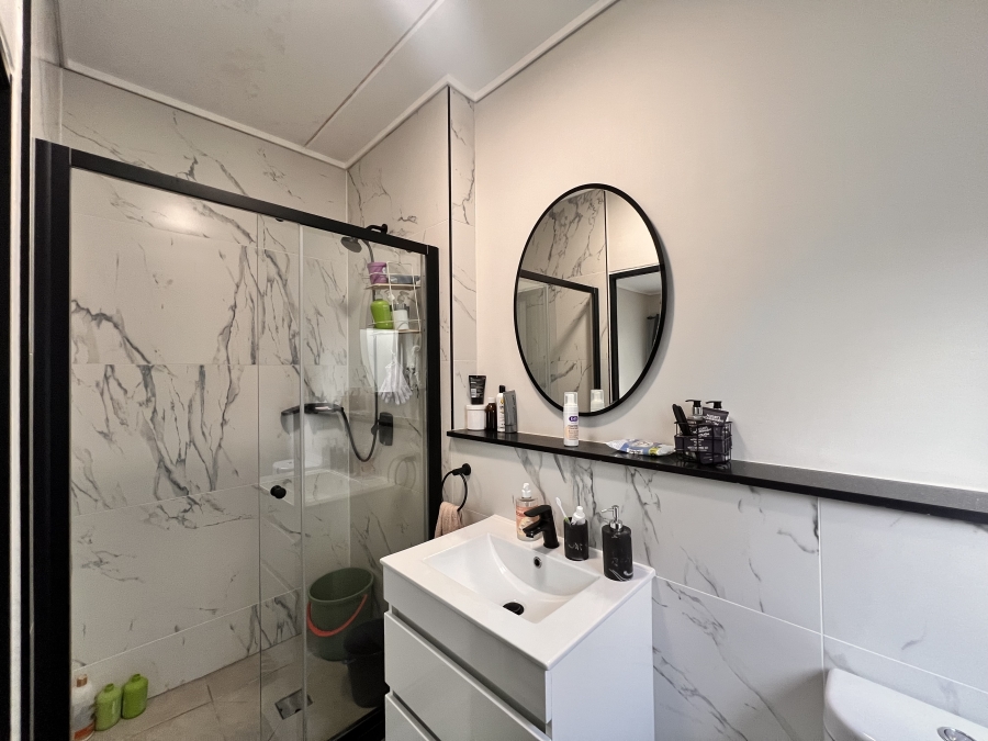 1 Bedroom Property for Sale in Waterfall Gauteng