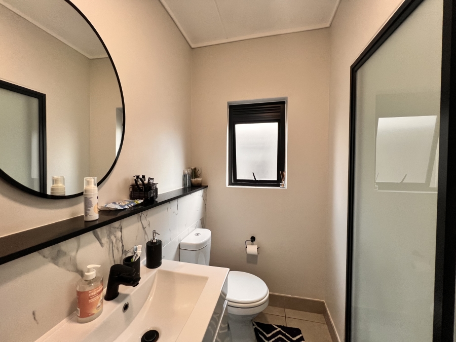 1 Bedroom Property for Sale in Waterfall Gauteng