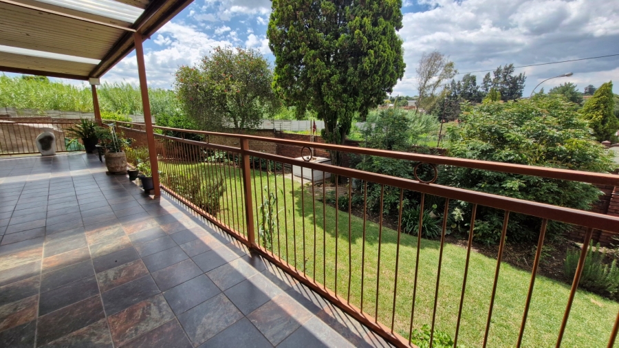 4 Bedroom Property for Sale in Whitney Gardens Gauteng