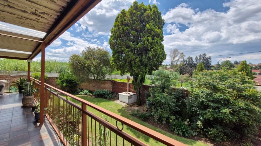 4 Bedroom Property for Sale in Whitney Gardens Gauteng