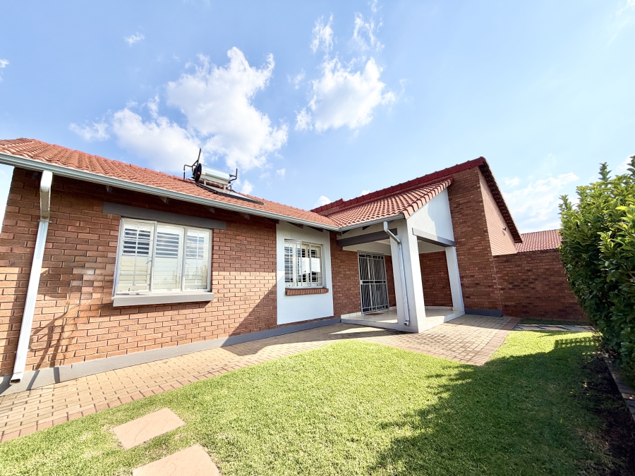 2 Bedroom Property for Sale in Monavoni Gauteng