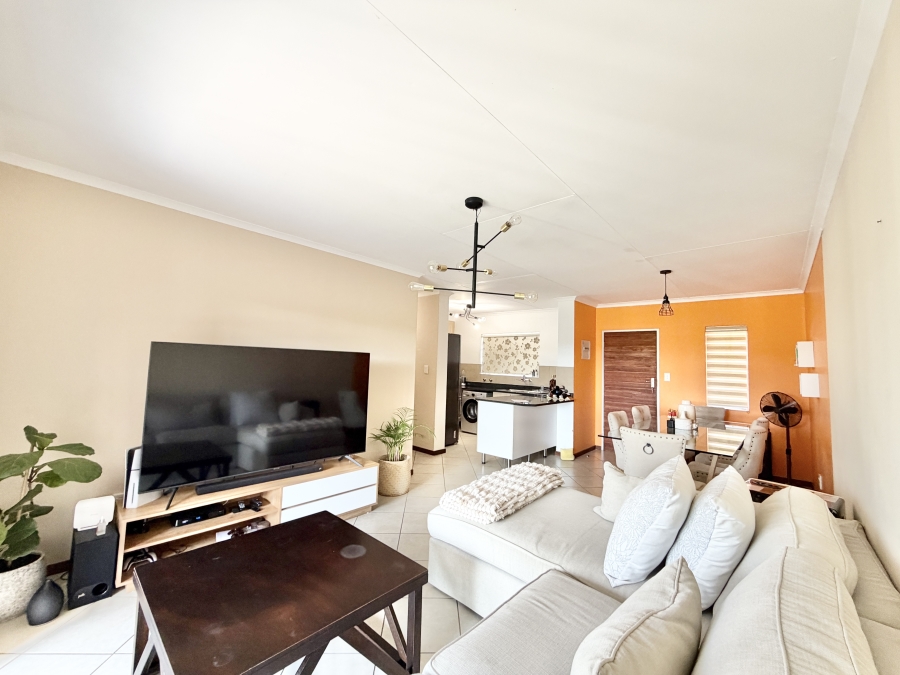 2 Bedroom Property for Sale in Monavoni Gauteng