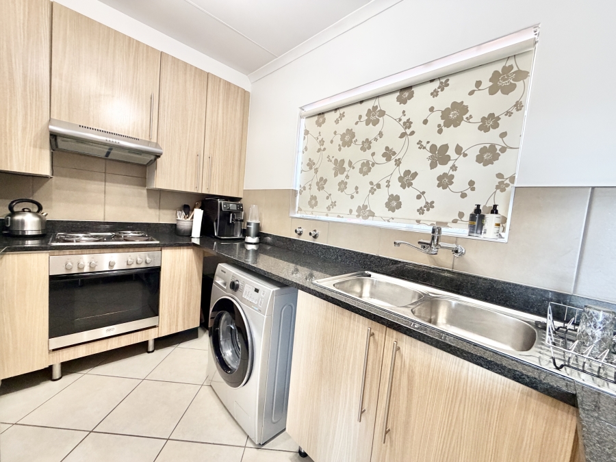 2 Bedroom Property for Sale in Monavoni Gauteng