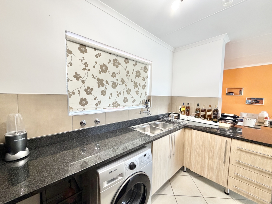 2 Bedroom Property for Sale in Monavoni Gauteng