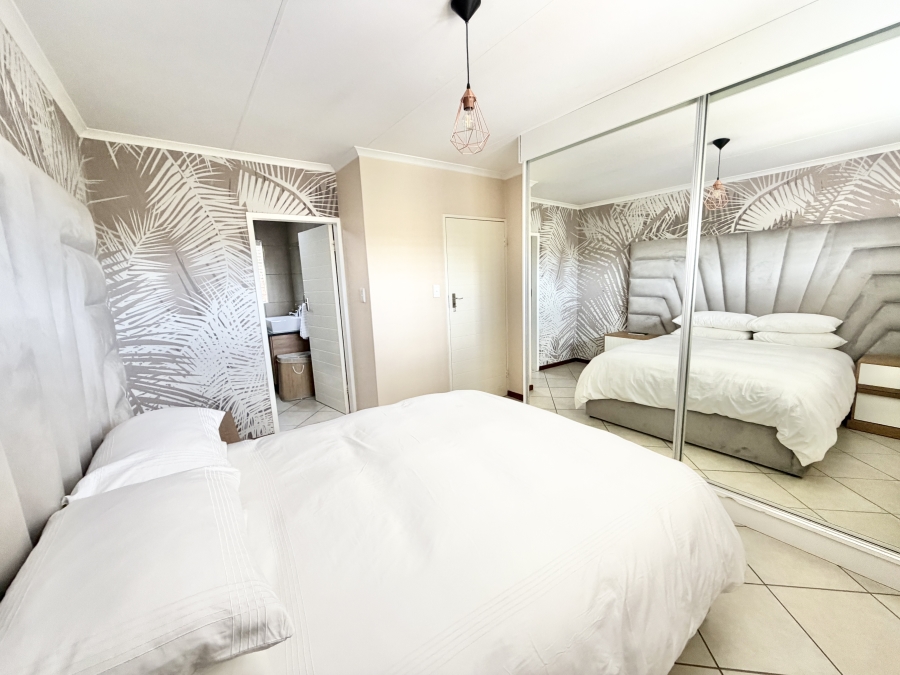 2 Bedroom Property for Sale in Monavoni Gauteng