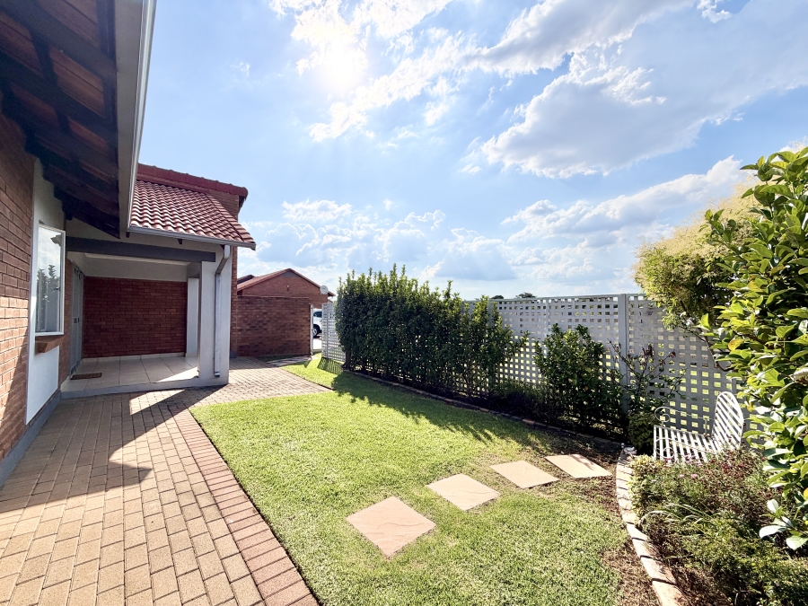 2 Bedroom Property for Sale in Monavoni Gauteng