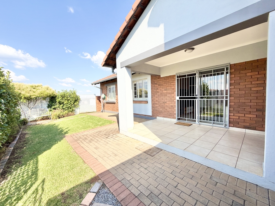 2 Bedroom Property for Sale in Monavoni Gauteng