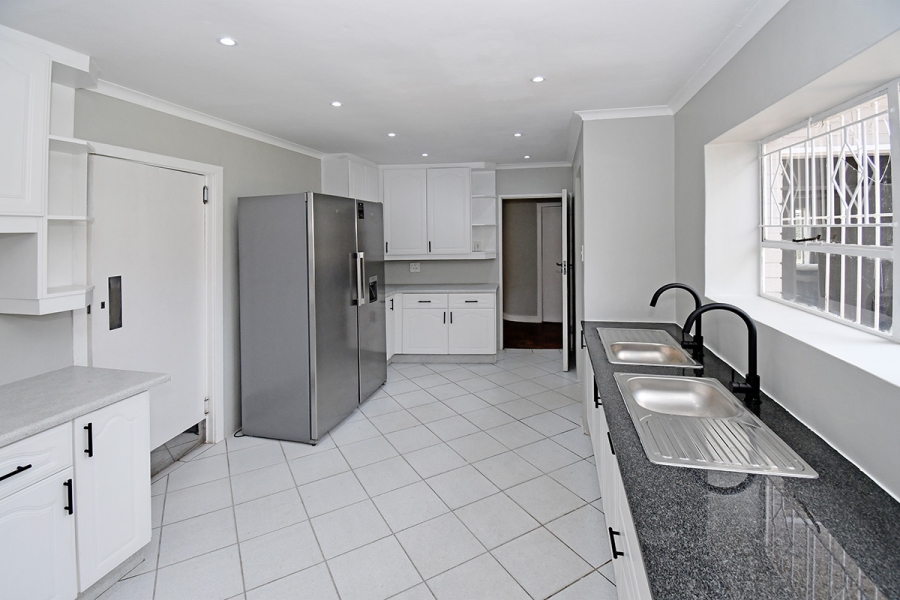 5 Bedroom Property for Sale in Bagleyston Gauteng